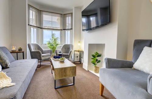 Bedford Villa | 3 Bedroom Eco-apartment in Bedford With Terrace by Silva