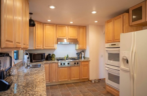 Heber Cabina | The Duke Cabin - A FOREST LAKES Cabin in the Woods!