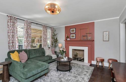 Eau Claire Casa | The Duke - Pet Friendly
