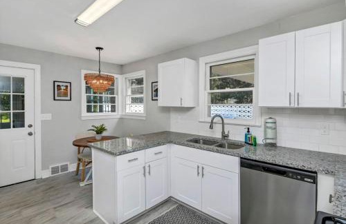 Eau Claire Casa | The Duke - Pet Friendly