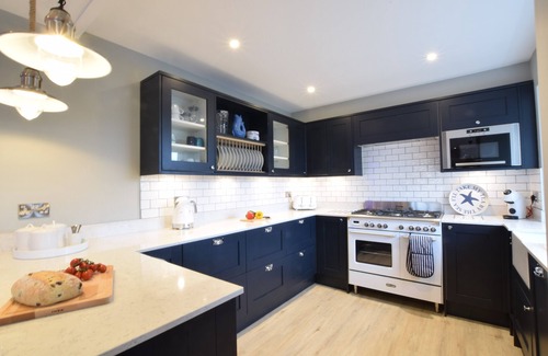 Southwold Cabaña | THE DUNES, SOUTHWOLD, pet friendly, with a garden in Southwold