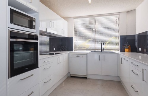 Fingal Bay Apartamento | The Dunes Two bedroom apartment overlooking pool