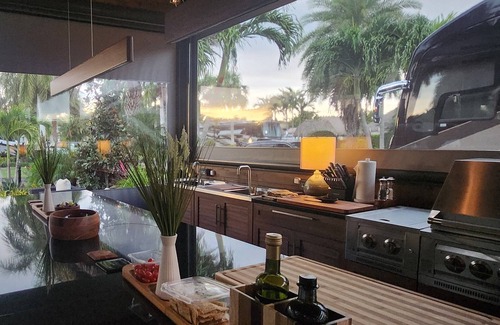 Margate Casa | The duo of a prestigious holiday home and the comfort of a luxurious Motor Coach