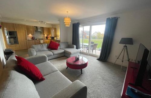 Nairn Apartamento | The Duplex Nairn- Spacious 3 Bedroom with sunny balcony