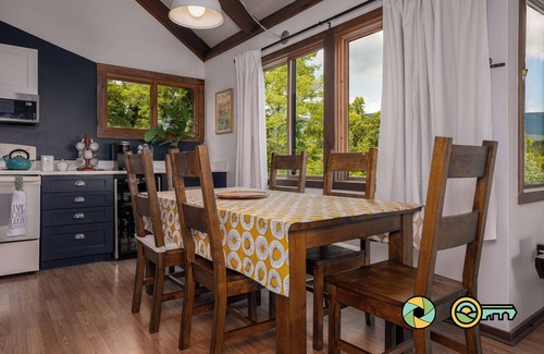 Basye Condominio | The Eagle's Nest - Mtn Views, Walk to Lake & Dining