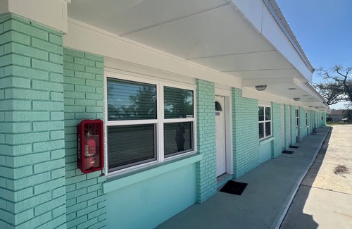 Parker Casa | The East Bay Inn Room 5 - Cozy hotel in brilliant Panama City with AC, WiFi