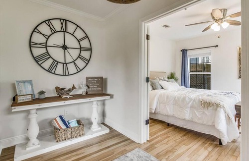East Hill Casa | The East Hill Escape, A Bay View Beachy Cottage