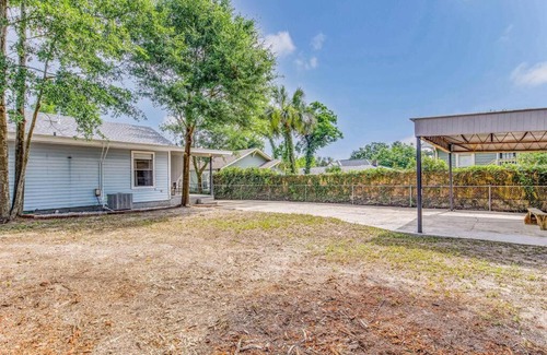 East Hill Casa | The East Hill Escape, A Bay View Beachy Cottage