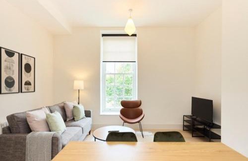 St. Dunstan's Apartamento | The East London Mile Crib - Bright 2BDR Flat