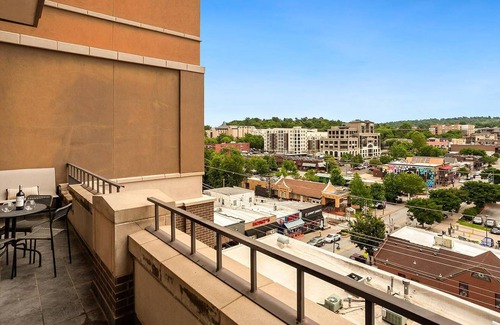 Fayetteville Apartamento | The East View - Overlooks Downtown - Steps to Dickson