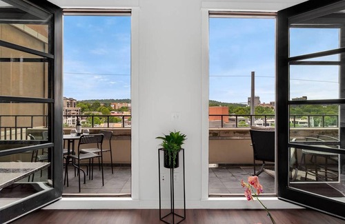 Fayetteville Apartamento | The East View - Overlooks Downtown - Steps to Dickson
