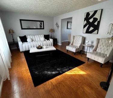 Reynoldsburg Casa | The Eastside Getaway