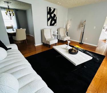 Reynoldsburg Casa | The Eastside Getaway