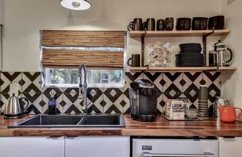 East Cesar Chavez Casa | The Eastside Lodge Austin