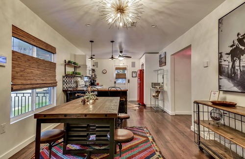 East Cesar Chavez Casa | The Eastside Lodge Austin