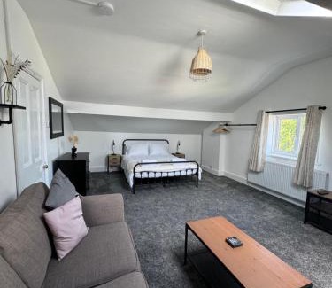 Southport Apartamento | The Eaves - Victorian second floor, open plan apartment