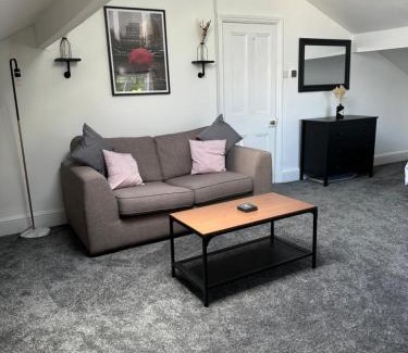 Southport Apartamento | The Eaves - Victorian second floor, open plan apartment