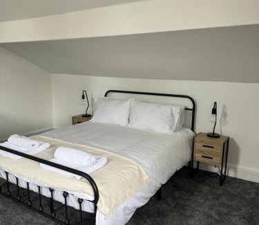 Southport Apartamento | The Eaves - Victorian second floor, open plan apartment