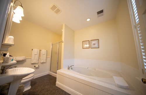 Edenton Cama Y Desayuno | The Edenton Collection-The Granville Queen Inn