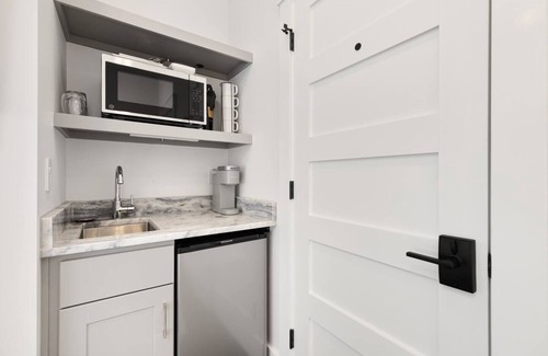 Westside Apartamento | The Edisto Suite at 697 King