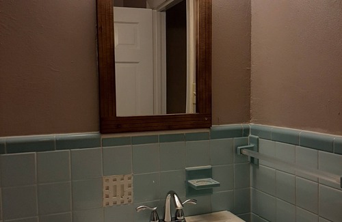 Henderson Casa | The Eleanor Annex - Apt A funky cool historic.