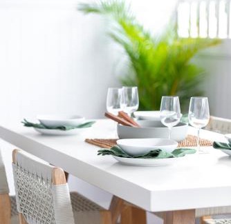 Christies Beach Apartamento | The Elements l Earth l 4 Stunning Apartments each with Private Outdoor Dining l Walk to the Beach l Pet Family and Event Friendly l Wifi l Netflix l Outdoor Shower l Communal BBQ Pavilion and Lawn Area l
