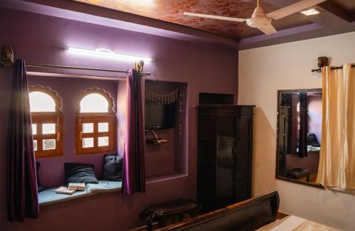 Amar Sagar Pol Hotel | The Elite Castle