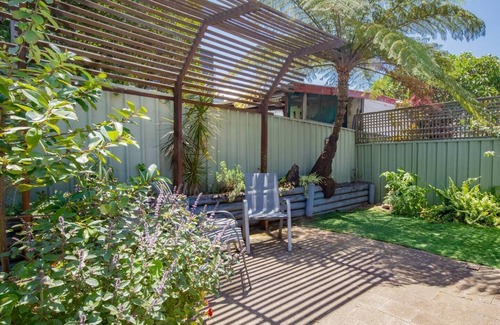 Tighes Hill Casa | The Elizabeth A Romantic Garden Retreat for Two