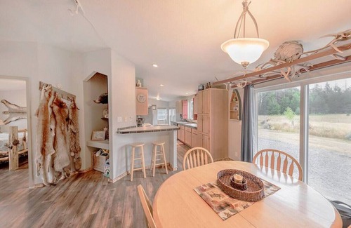 Boundary County Casa | The Elk Run, 2 bed-2 bath, family retreat w/wifi