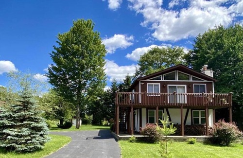 Tobyhanna Chalet De Esquí | The Elm Chalet NEWLY! Reno, sleeps 10, patio