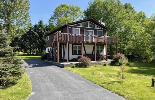 Tobyhanna Chalet De Esquí | The Elm Chalet NEWLY! Reno, sleeps 10, patio