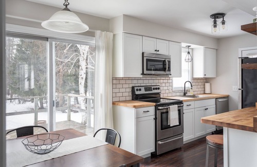 Frankfort Casa | The Elm Cottage - 1mi to Frankfort Beach