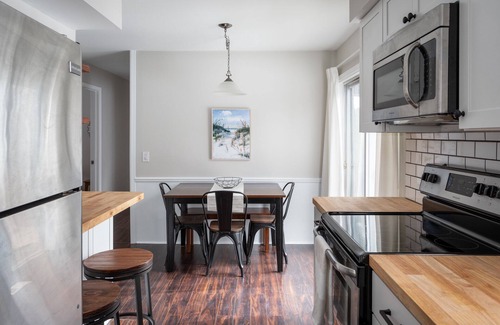 Frankfort Casa | The Elm Cottage - 1mi to Frankfort Beach