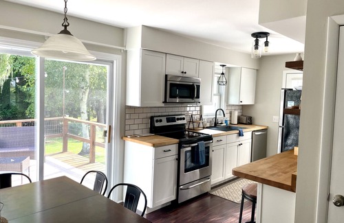 Frankfort Casa | The Elm Cottage - 1mi to Frankfort Beach