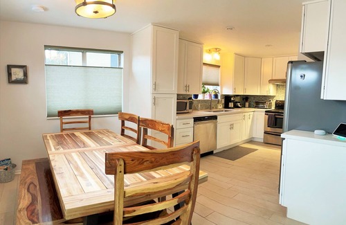 East Central Casa | The Elm Tree Cottage in the Sugarhouse District