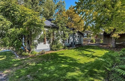 East Central Casa | The Elm Tree Cottage in the Sugarhouse District