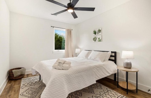 Fayetteville Casa | The Elm - Urban Downtown Home - South Fayetteville