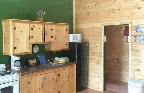 Lake Luzerne-Hadley Cabaña | The Elms Waterfront Cottages