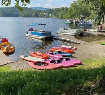 Lake Luzerne-Hadley Complejo | The Elms Waterfront Cottages