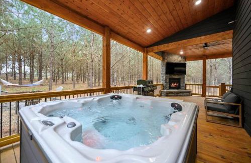 Broken Bow Casa | The Ember House - Luxury Honeymoon Cabin