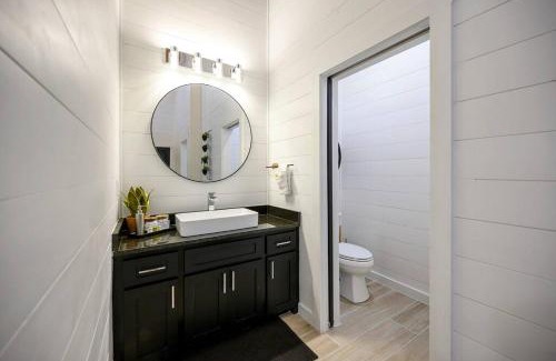 Broken Bow Casa | The Ember House - Luxury Honeymoon Cabin