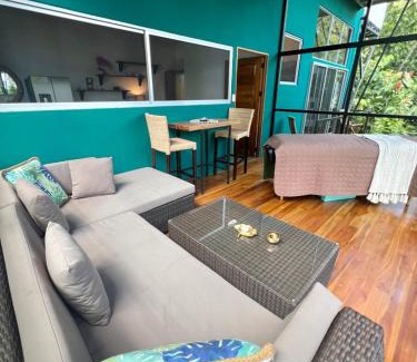 Parrita Casa | The Emerald Haven