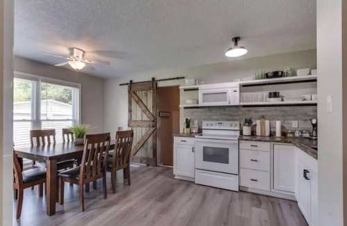 Lewisburg Casa | The Emerald-near Henry Horton- Sleeps 8- 2.5 baths
