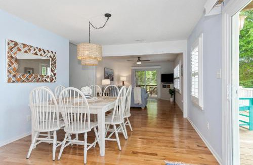 Emerald Isle Casa | The Emerald Owl House - Peaceful Emerald Isle Beach House w/Luxurious Heated Pool!