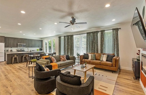 West Valley City Casa | The Emerald Retreat