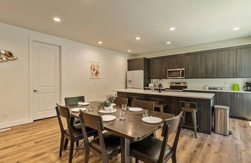 West Valley City Casa | The Emerald Retreat
