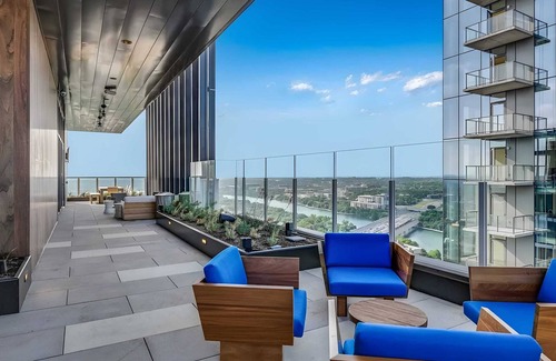 Rainey Street Historic District Cabaña | The Emma Penthouse: Modern 2BR Condo, Steps From Rainey St. & Lady Bird Lake