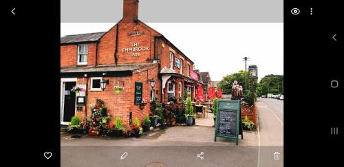 Wokingham Hotel | The Emmbrook Inn Hotel
