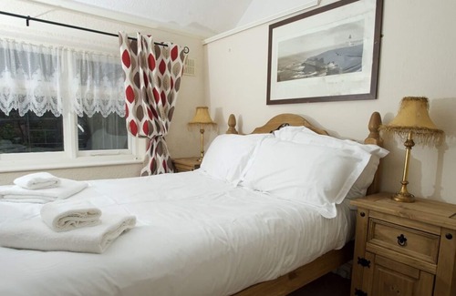 Whitby Hotel | The Endeavour