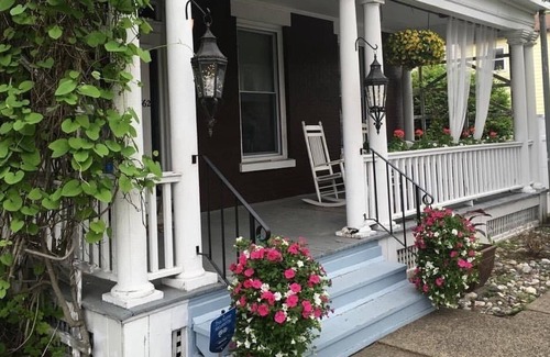 Newtonville Casa | The Enslin Haunted House